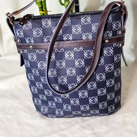 Loewe Vintage Anagram Crossbody Bag PVC Leather - Picture 3 of 16